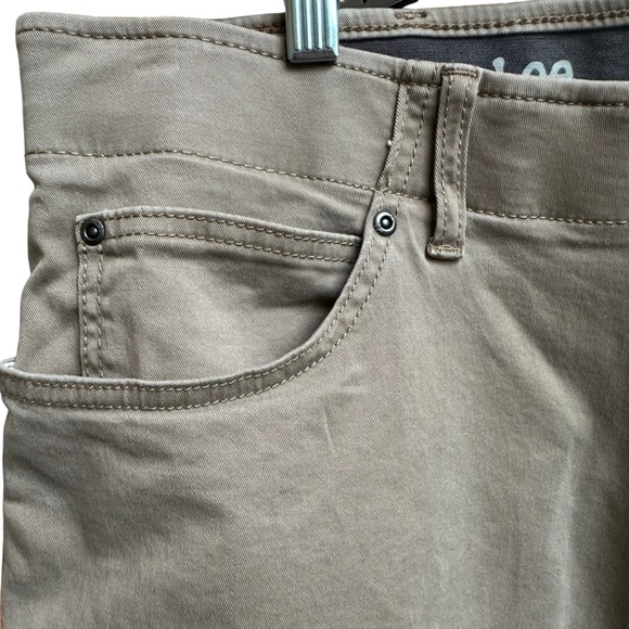 Lee men’s Extreme Motion straight tapered tan jean. 36x36. New in package. - Picture 7 of 7